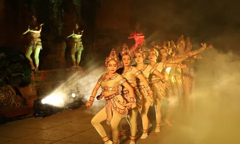 Khánh Hòa tổ chức Chương trình tham quan, giao lưu nghệ thuật “Trăng soi dáng tháp”