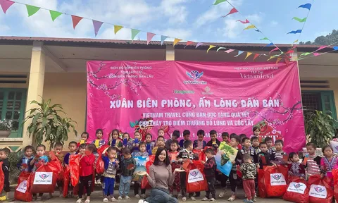 Á hậu Đào Hiền tự tay vẽ tranh dành tặng trẻ em vùng cao