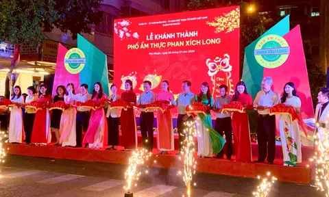 TPHCM: Phố ẩm thực Phan Xích Long chính thức đi vào hoạt động