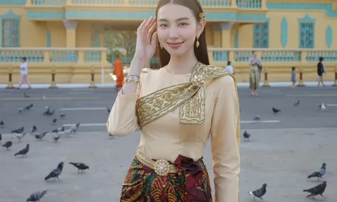 Hoa hậu Thuỳ Tiên diện trang phục truyền thống Campuchia thăm Cung điện hoàng gia
