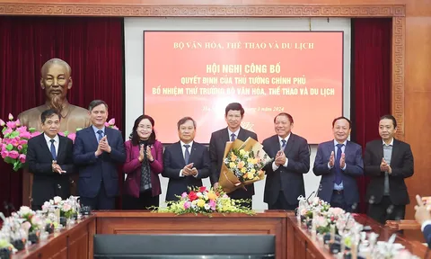 Trao Quyết định bổ nhiệm Thứ trưởng Bộ Văn hóa, Thể thao và Du lịch Hồ An Phong