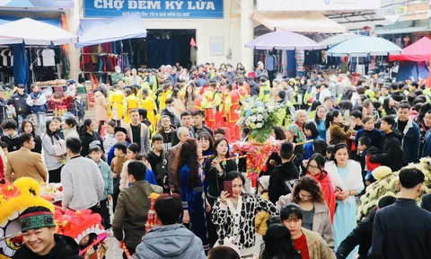 Hàng vạn du khách đổ về tham gia lễ hội lớn nhất xứ Lạng