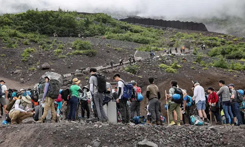 Núi Phú Sĩ, Nhật Bản sẽ thu phí để ngăn tình trạng du lịch quá tải