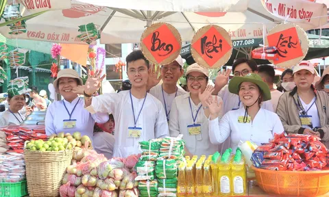 Dạo phiên chợ “trả lá thay tiền”,  nghiền ngẫm văn hóa cộng đồng