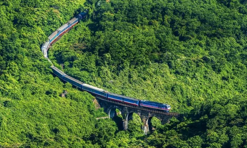 Khai trương tàu du lịch kết nối Di sản miền Trung: Hành trình đầy ấn tượng từ Huế đến Đà Nẵng