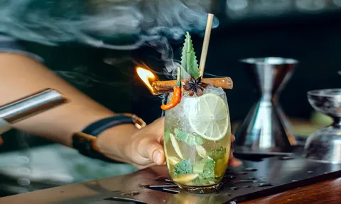 Đến TPHCM thưởng thức cocktail phở khói lửa độc đáo