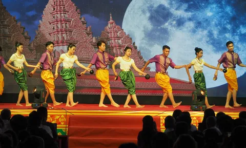 Nhiều hoạt động ý nghĩa trong Tết quân dân mừng Chol Chnam Thmay tại Sóc Trăng