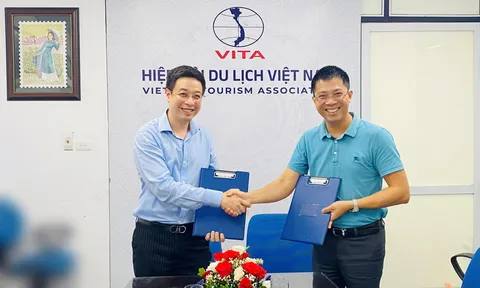 Tạp chí Vietnam Travel ký kết hợp tác với Công ty Cổ phần Dịch vụ hàng không Nội Bài