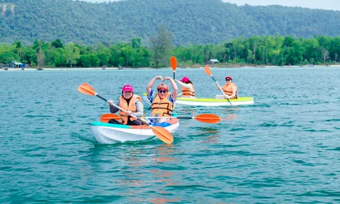 Tăng cường tour nội đô kết hợp tuyến đường thủy xuyên suốt Lễ hội sông nước TPHCM