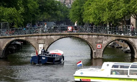 Amsterdam thu hút gần 20 triệu khách/năm, chính quyền áp quy định mới để hạn chế tình trạng quá tải du lịch