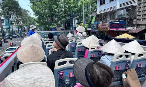Ngắm nhìn khu phố người Hoa, Chợ Lớn với góc nhìn mới trên xe buýt 2 tầng