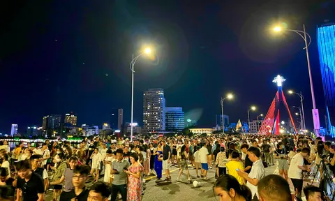 Biển người chen chúc ngắm pháo hoa quốc tế Đà Nẵng 2024