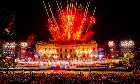 Hình ảnh Cố đô Huế rực rỡ trong đêm Khai mạc Festival Huế 2024: Di sản văn hóa với hội nhập và phát triển