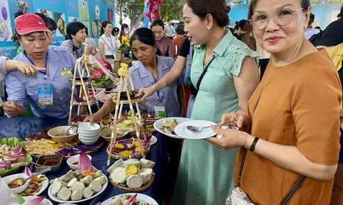 Hàng nghìn người tham dự lễ hội Ẩm thực chay - Festival Huế 2024
