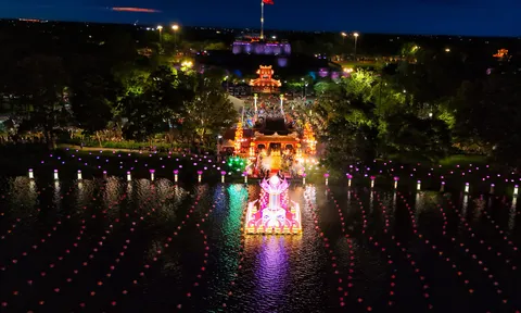 Ấn tượng Lễ hội Hoa Đăng tại Tuần lễ Festival Nghệ thuật Quốc tế Huế 2024