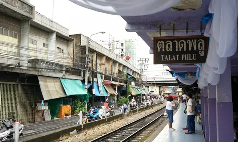 Khu chợ ẩm thực "nổi như cồn" khi xuất hiện trong bộ phim "Gia tài của ngoại"