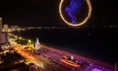 Mãn nhãn với "bữa tiệc" ánh sáng đêm khai mạc Lễ hội Vịnh Ánh sáng quốc tế Nha Trang 2024