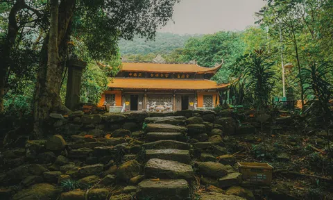 Tìm về chùa Lôi Âm, nơi linh thiêng giữa cảnh sắc tuyệt đẹp của Vịnh Hạ Long
