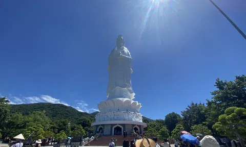 Ngôi chùa "lưng tựa núi, hướng ra biển" có tượng Bồ Tát cao nhất Việt Nam