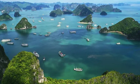 Quảng Ninh công bố 10 hành trình tham quan mới ở vịnh Bái Tử Long