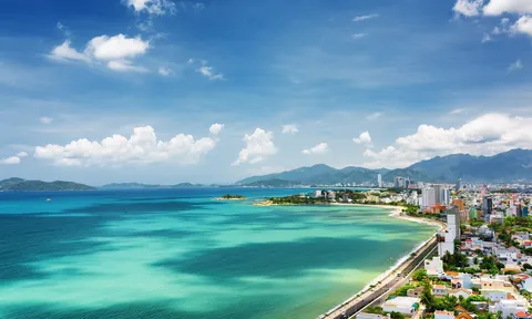 Một vịnh biển của Việt Nam thuộc nhóm đẹp nhất thế giới, được mệnh danh là "hòn ngọc của biển Đông"