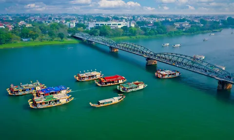 Dòng chảy văn hóa Huế đặc sắc qua lễ hội điện Huệ Nam