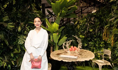 “Chim công làng múa” Linh Nga sang trọng, cuốn hút đọ sắc với pha lê băng đảo