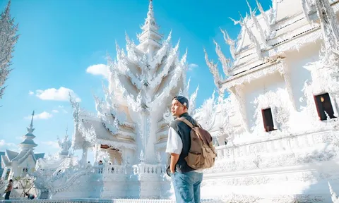 Vẻ đẹp siêu thực của Chùa Trắng "độc nhất vô nhị" ở Thái Lan