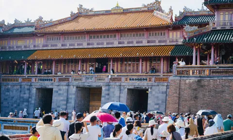 Di tích Huế miễn phí vé, du lịch "bội thu" đón hơn 120.000 lượt khách trong 2 ngày nghỉ lễ Quốc Khánh 2/9
