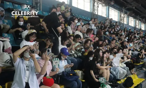 Rộn ràng cảnh khán giả tấp nập đến sân cổ vũ VĐV tranh tài PILI Cup 2024