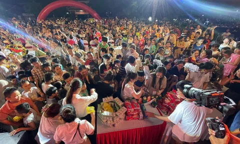 Huế: 500 gia đình và hàng nghìn người tham dự chương trình Trải nghiệm Tết Trung thu truyền thống Huế