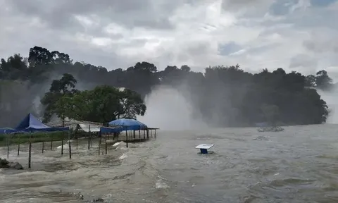 Thác Bản Giốc chuyển màu đục ngầu, Ban quản lý khuyến cáo du khách giữ an toàn