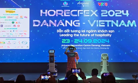 Đà Nẵng: Dàn robot du lịch hoạt náo tại Diễn đàn công nghệ ngành khách sạn