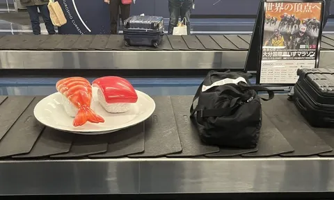 Sân bay Oita “gây sốt” với băng chuyền hành lý sushi khổng lồ