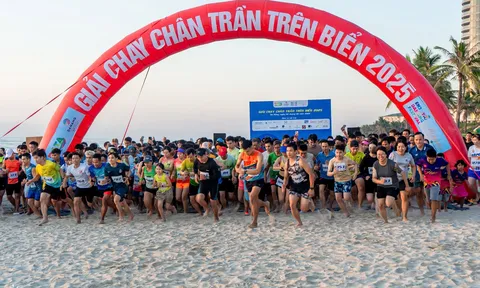 Gần 1.500 đôi chân trần “đánh thức” mùa hè Đà Nẵng tại giải chạy chân trần trên biển 2025