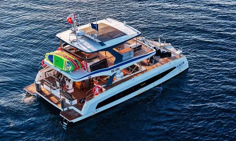 Khám phá vịnh Nha Trang bằng du thuyền hai thân Aman Yacht