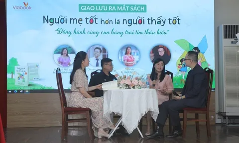  “Người mẹ tốt hơn là người thầy tốt”: Đồng hành cùng con bằng trái tim thấu hiểu