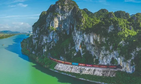 Đường sắt Việt Nam miễn phí chuyển hàng cứu trợ cho đồng bào vùng lũ
