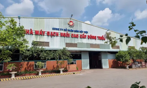 Đến Gốm Đất Việt ngắm sản phẩm du lịch từ hòn đất sét nung