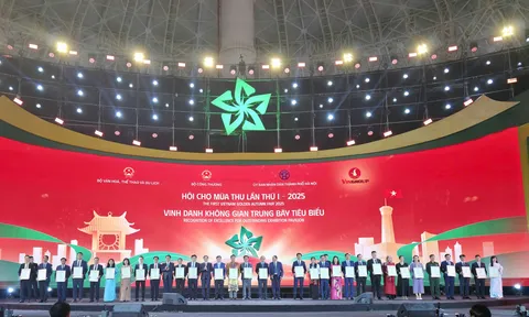 Bế mạc Hội chợ Mùa Thu lần thứ nhất 2025: dấu ấn kỷ lục và không gian trưng bày giàu bản sắc