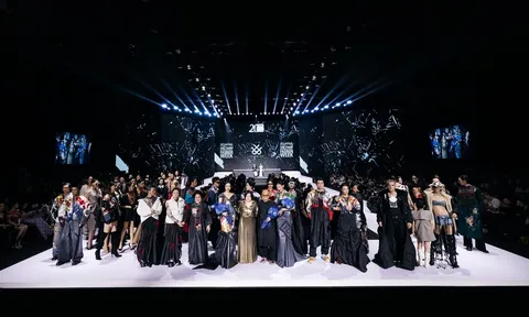 “KẺ MỘNG DU” - Giấc mộng nghệ thuật thăng hoa của NTK Cao Minh Tiến tại AVIFW 2025