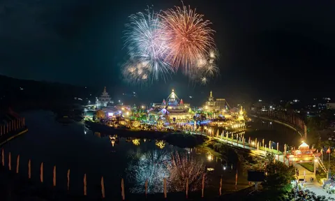 Truyền Pháp đăng: Lễ hội ánh sáng đón năm mới 2026 tại Đại Bảo tháp Mandala Tây Thiên