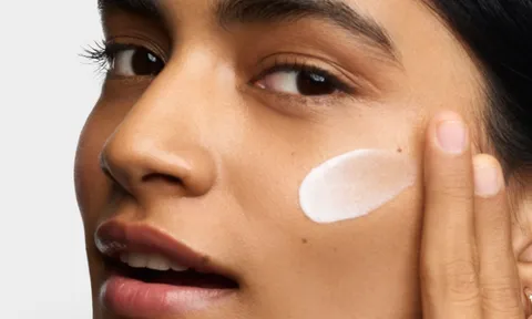 Gợi ý “lá chắn 2 trong 1” vừa chống nắng vừa ngừa lão hóa cho hành trình dài ngày