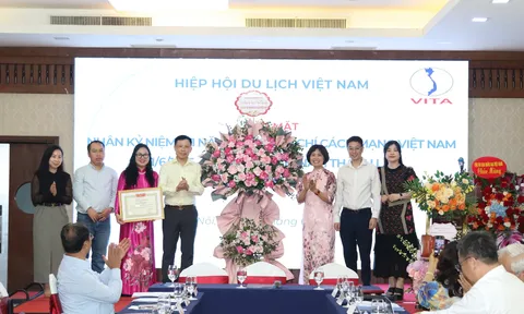 Hiệp hội Du lịch Việt Nam trao bằng khen, tri ân 10 năm đồng hành của CLB Nhà báo Du lịch Việt Nam