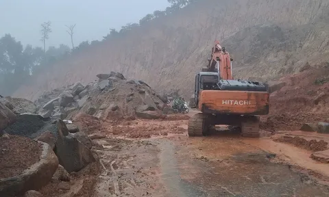 Đèo Gia Bắc lại sạt lở giữa mùa mưa, tuyến Quốc lộ 28 tạm gián đoạn