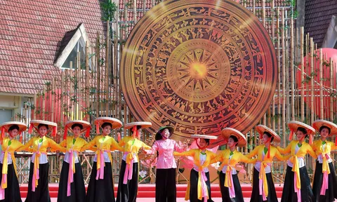 Vạn Show và hành trình đưa văn hóa Việt lên sân khấu đương đại