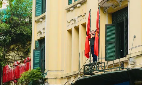 Hà Nội: Nhiều nơi treo cờ rủ để tưởng nhớ Tổng Bí thư Nguyễn Phú Trọng