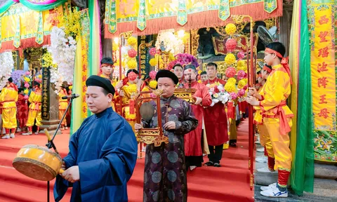 Phủ Dầy đêm rước Đăng Long: “Hỏa long” rực sáng, nối dài mạch nguồn di sản