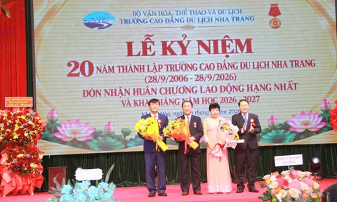 Trường Cao đẳng Du lịch Nha Trang kỷ niệm 20 năm thành lập, đón nhận Huân chương Lao động hạng Nhất