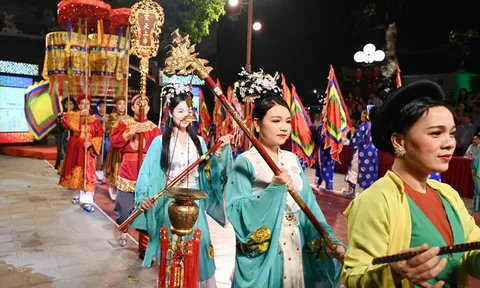 Du lịch đêm Hà Nội thêm điểm nhấn với tour “Tiếng chuông Trấn Vũ”